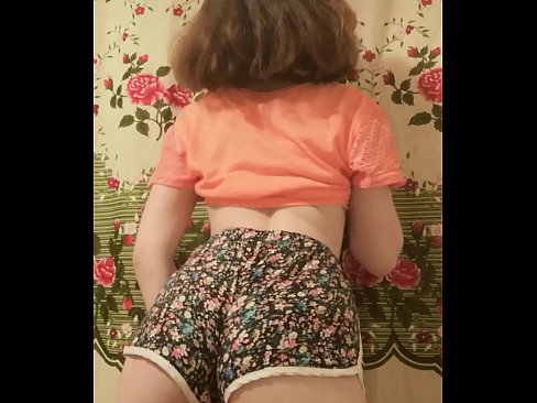 ❤️ Una ghjovana sexy si spoglia i pantaloncini davanti à a camera ❤️ Super porn à co.tukifporno.ru ️❤