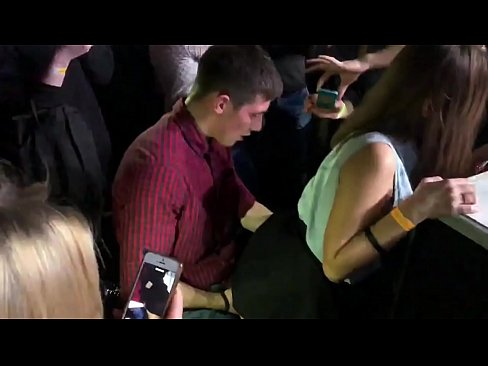 ❤️ Sessu reale in una discoteca russa. Una ragazza russa di 18 anni in l'anu è a vagina scopata in una discoteca ❤️ Super porn à co.tukifporno.ru ️❤